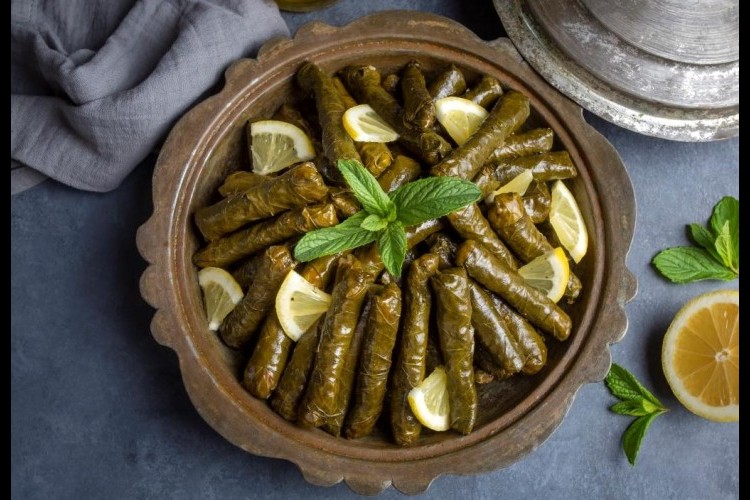 ورق عنب بزيت الزيتون والليمون