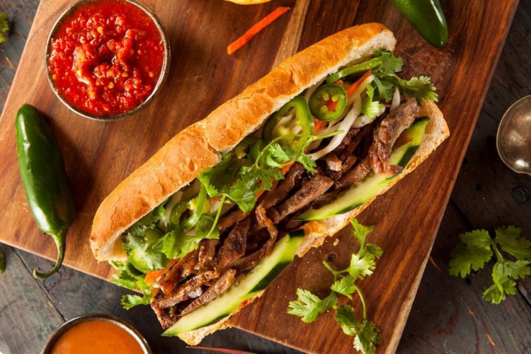 ساندويش اللحم بالصوص الحار