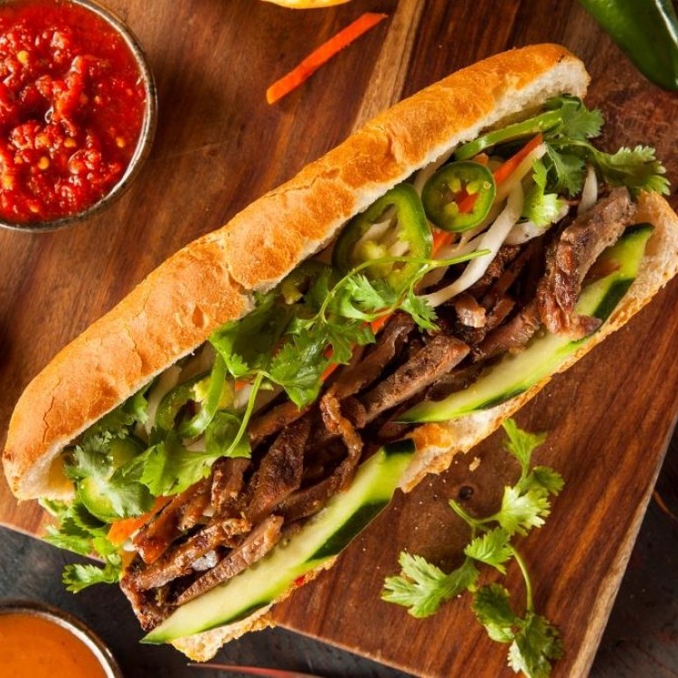 ساندويش اللحم بالصوص الحار