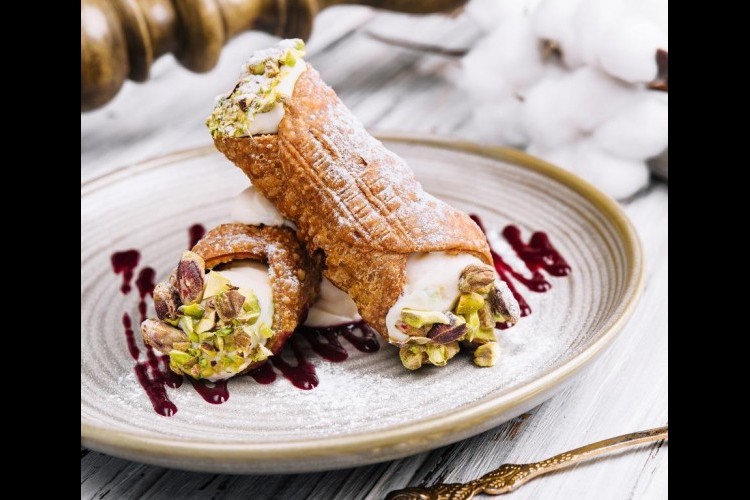 حلى كانولي الإيطالي