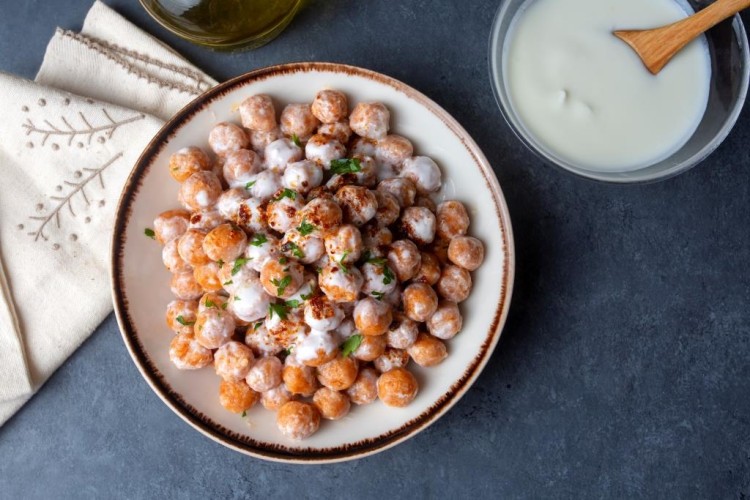 سلطة الحمص بالطحينة