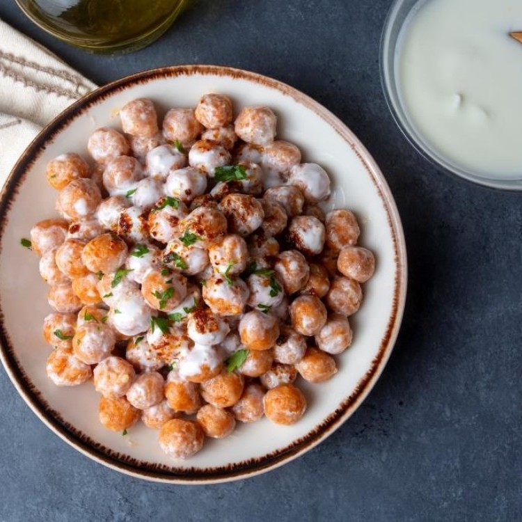 سلطة الحمص بالطحينة