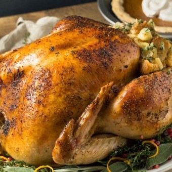 الديك الرومي المحشي بالأرز والمكسرات