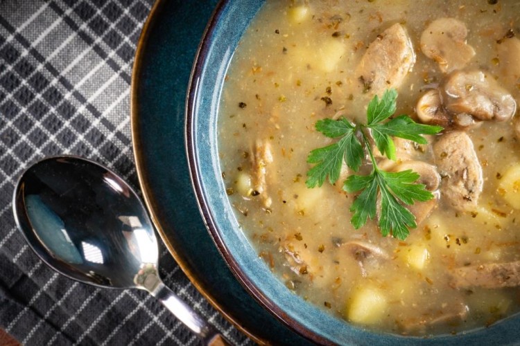 شوربة الدجاج والبطاطا بالكريمة