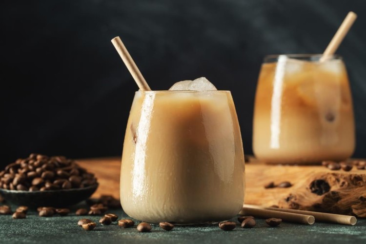 آيس كوفي بحليب جوز الهند