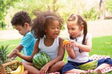 أطعمة تقاوم الجفاف عند الأطفال في الصيف