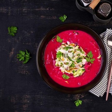 شوربة شمندر بالكريمة الخفيفة