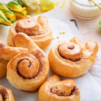 فطائر بالقرفة والسكر