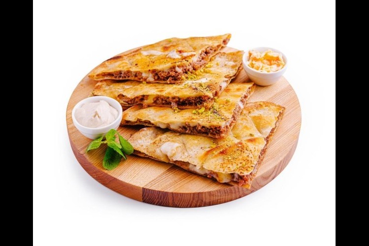 عرايس اللحمة بجبنة الموزاريلا