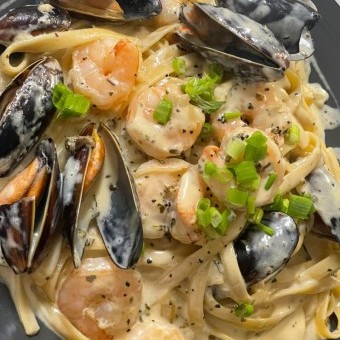 سباغيتي بالمأكولات البحرية