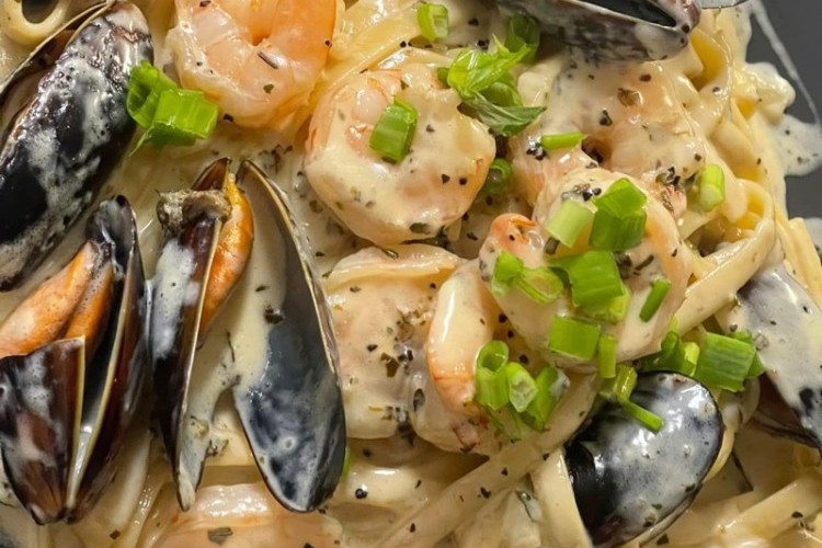 سباغيتي بالمأكولات البحرية