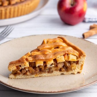 فطيرة التفاح بالقرفة والمكسرات