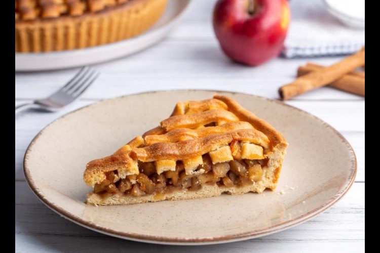 فطيرة التفاح بالقرفة والمكسرات