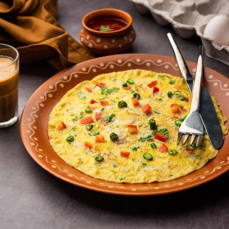 أومليت بيض بالخضار للفطور