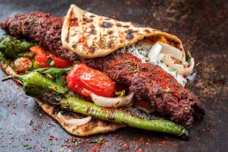 طريقة عمل كباب اضنة التركي - أكلات اللحوم -