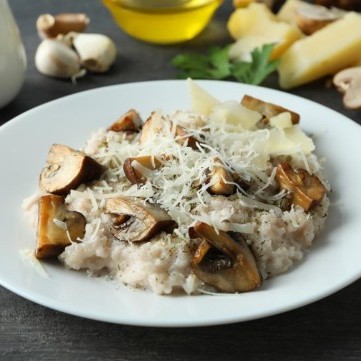 دجاج بالكريمة والفطر مع الأرز الأبيض
