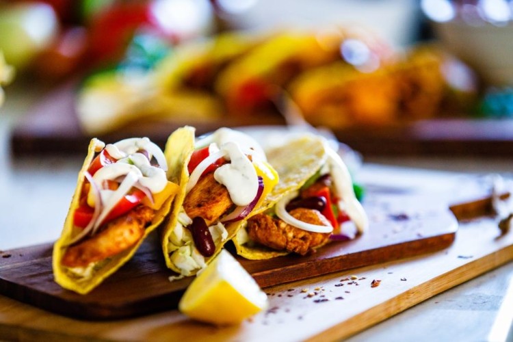 تاكو السمك بالأناناس