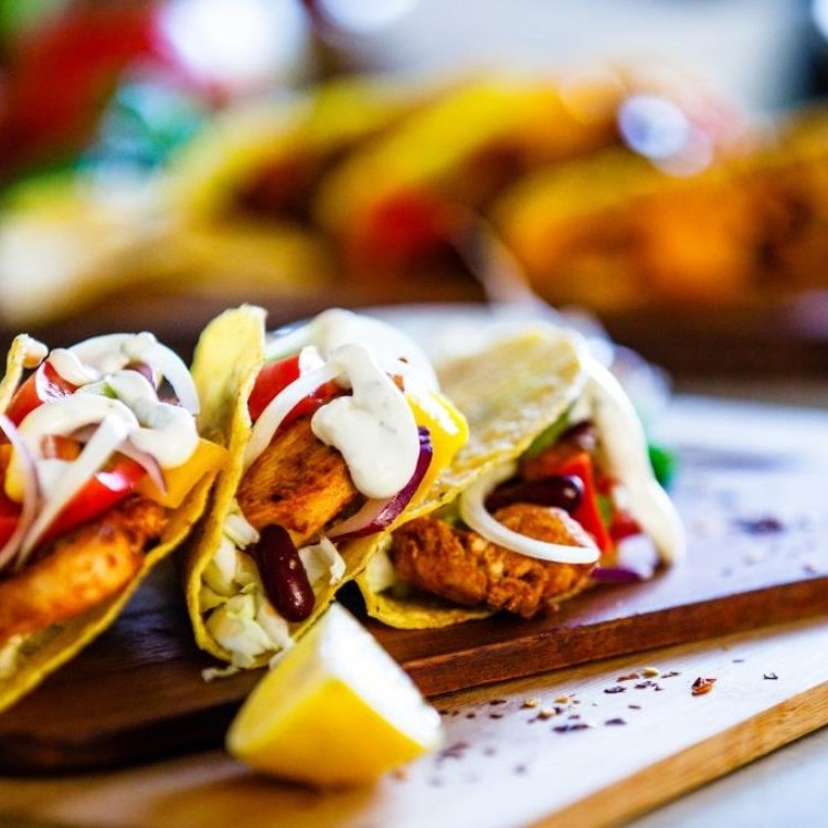 تاكو السمك بالأناناس