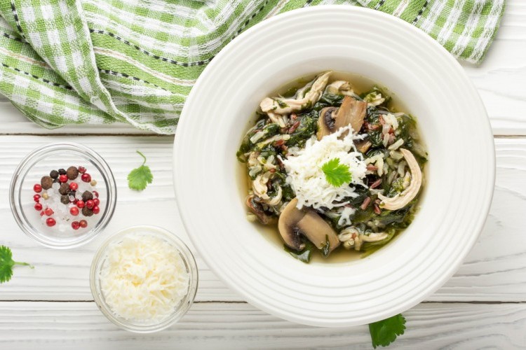 شوربة الفطر بالسبانخ للوقاية من سرطان الثدي