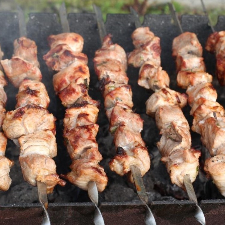 شيش طاووق على الفحم