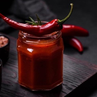 وصفة صلصة الشطة الحمراء الحارة مثل المحلات