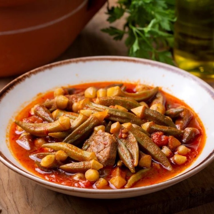 يخنة البامية باللحم وزيت الزيتون