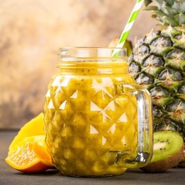 عصير الكيوي والأناناس المثلج