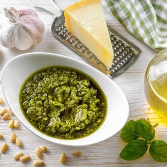 صوص البيستو بالصنوبر
