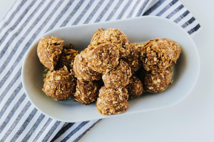 لقيمات الشوفان بزبدة الفول السوداني