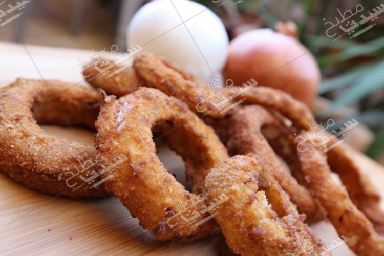 حلقات البصل المقرمشة خطوة بخطوة بالصور