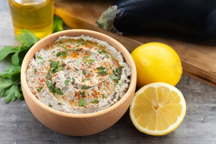 بابا غنوج المشوي بخلطة الطحينة والثوم