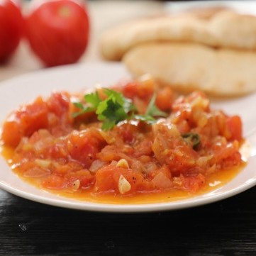 قلاية الطماطم بزيت الزيتون والثوم بالفيديو