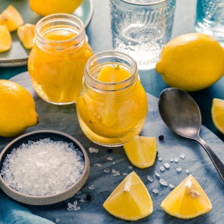 إضافته إلى الملح