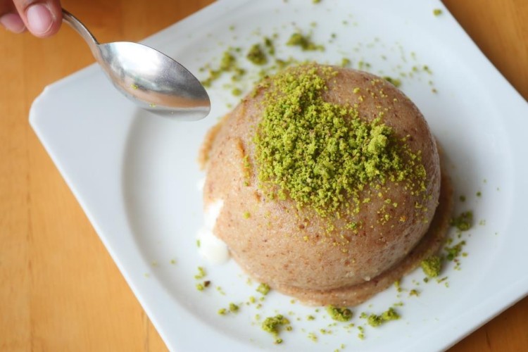 حلى السميد المحموس بالقشطة والفستق