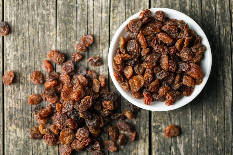 طريقة عمل الزبيب الأحمر في المنزل