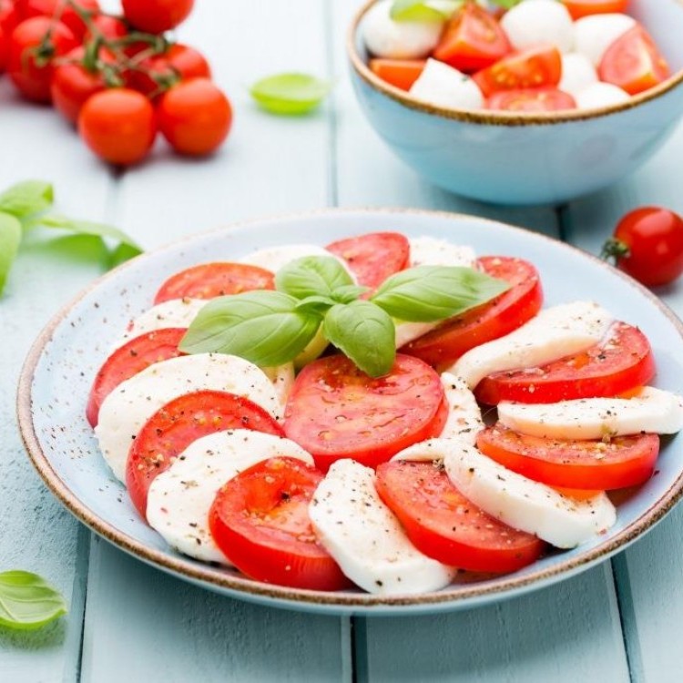 سلطة كابريزي على الطريقة الإيطالية