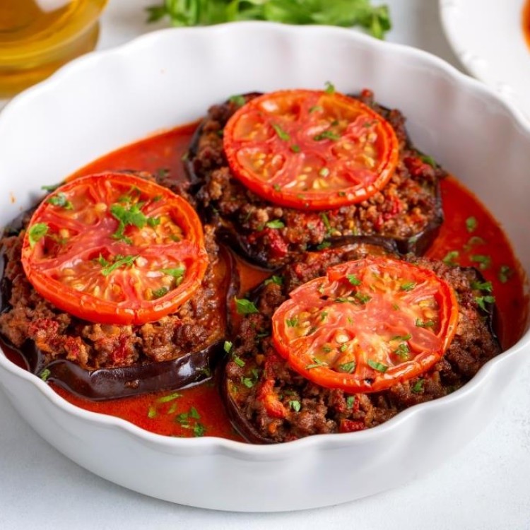 مسقعة باذنجان مشوي باللحمة المفرومة