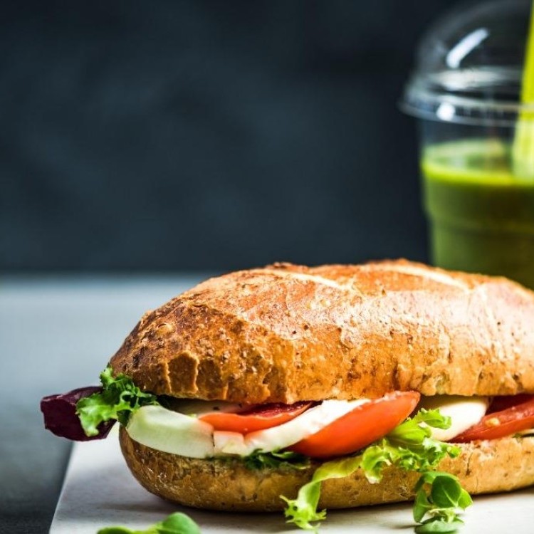 ساندويش حلوم بالبيستو