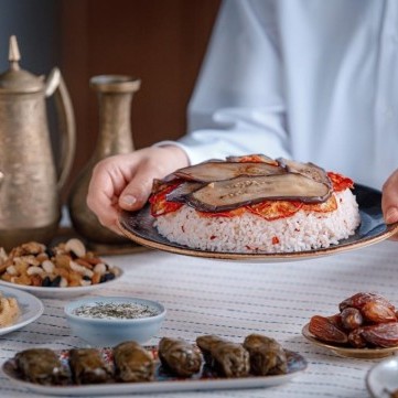 مقلوبة الدجاج والخضروات