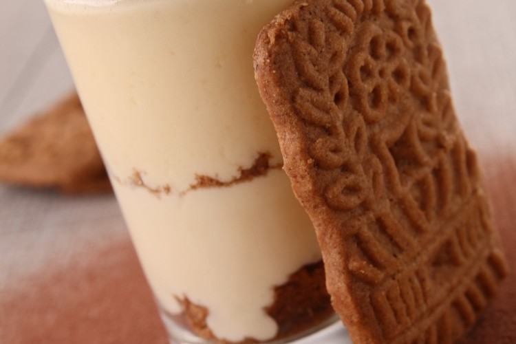 حلى المهلبية بالبسكويت