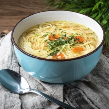 شوربة الدجاج بالشعيرية
