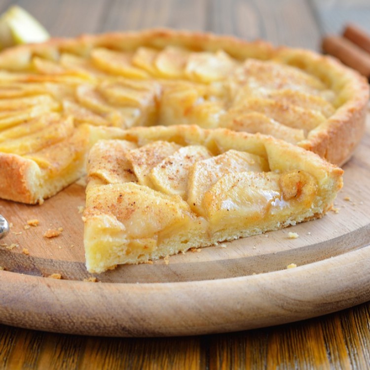 Пирог с яблоками из слоеного теста с фото