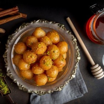 لقيمات بالهيل والزعفران