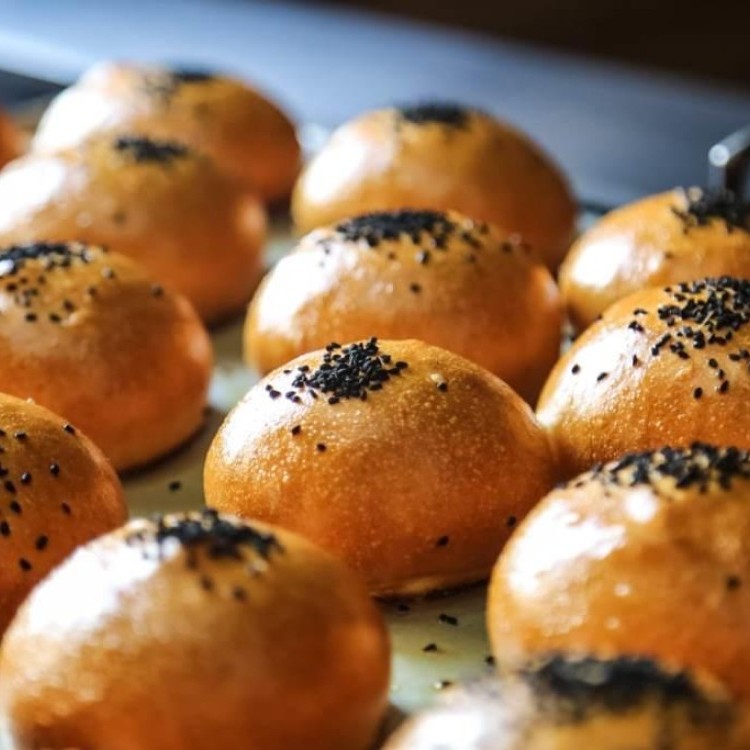 خبز بالسمسم وحبة البركة