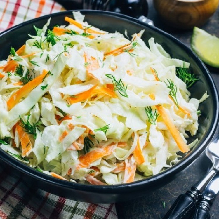 سلطات الملفوف المنعشة والمغذية