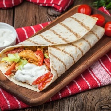 لفائف الدجاج بالصوص الأبيض