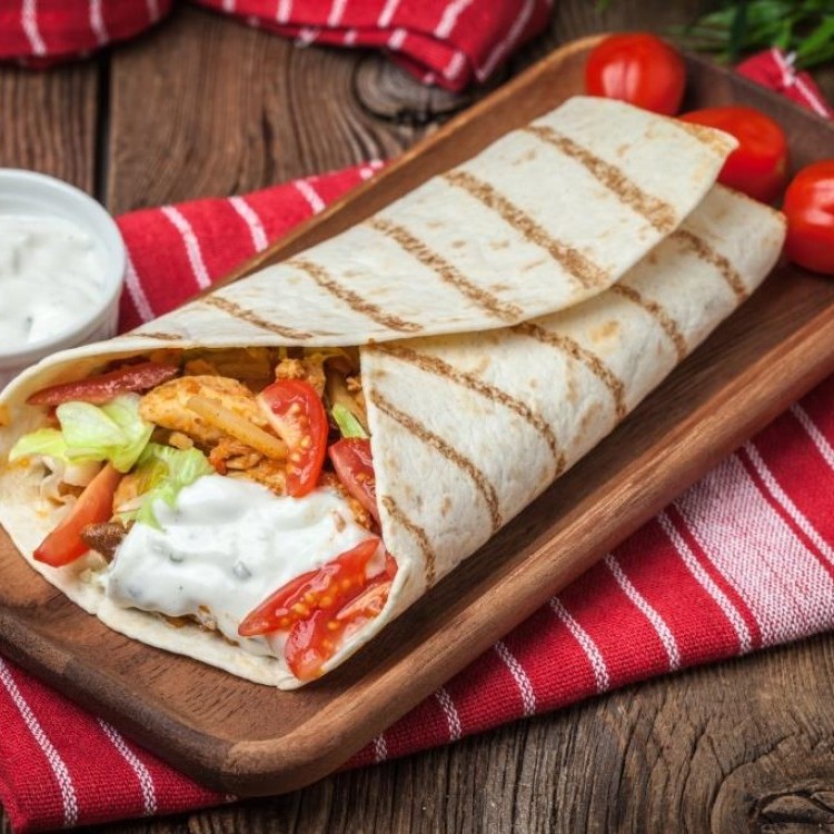 لفائف الدجاج بالصوص الأبيض