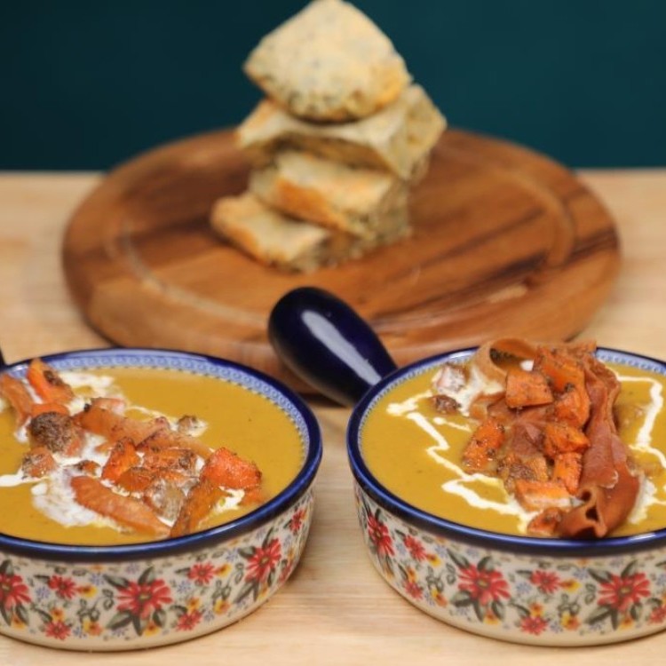 شوربة البطاطس الحلوة والكراث بالفيديو