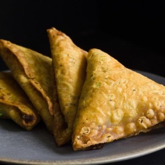 السمبوسة بحشوة اللحم والخضار