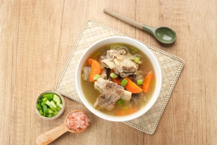 شوربة العظام والخضار